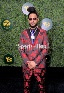 Sports-Hop Media Fontaine Bleau Red Carpet Image Male Artist Unknown-1